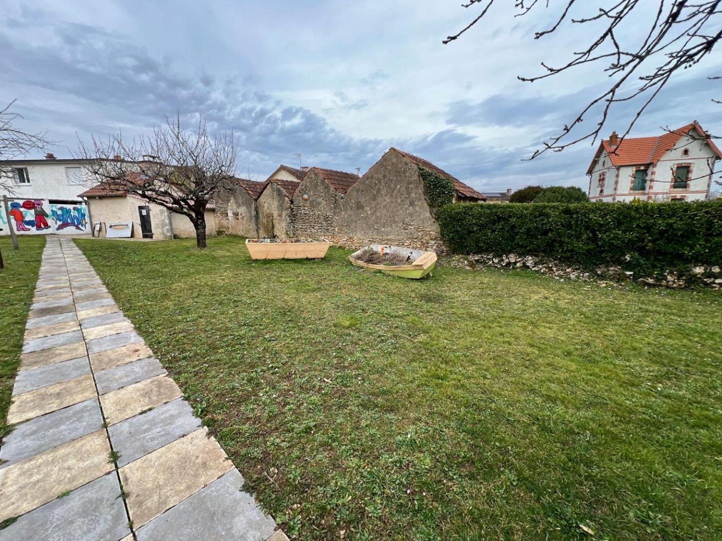 Chez Marcel - Maison 3 Chambres Lussac-les-Châteaux Eksteriør bilde