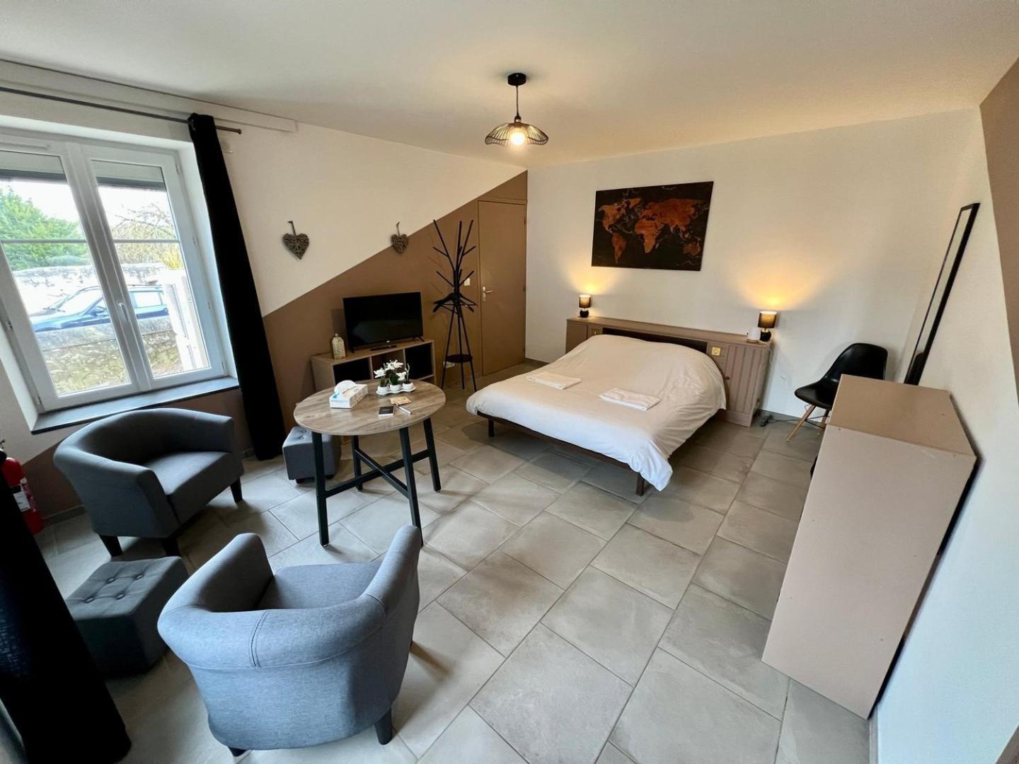 Chez Marcel - Maison 3 Chambres Lussac-les-Châteaux Eksteriør bilde